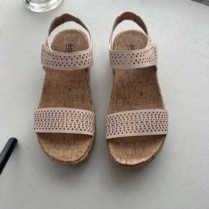 Earth Women's laser cut strap tan/beige Estella Sandals size 8.5